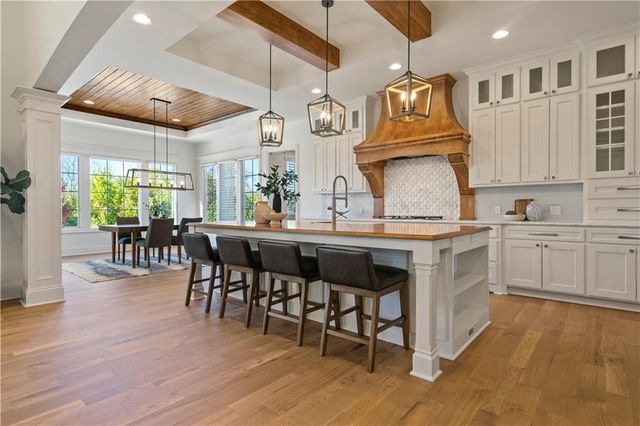 16520 Ballentine Street, Overland Park, KS 66221