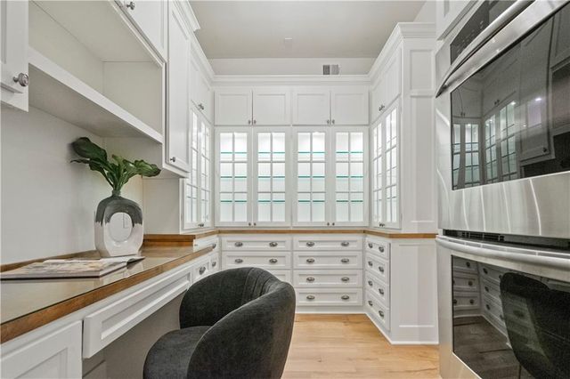 16520 Ballentine Street, Overland Park, KS 66221