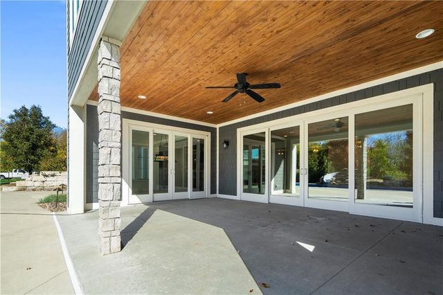 16520 Ballentine Street, Overland Park, KS 66221