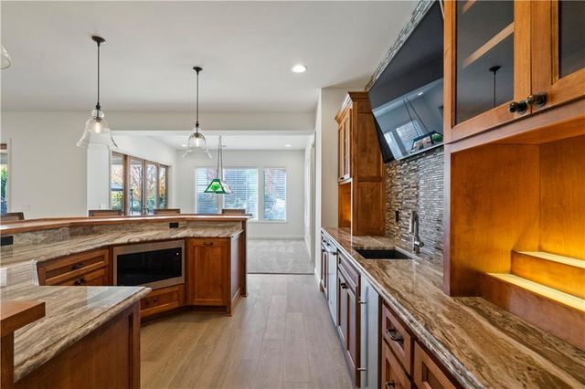 16520 Ballentine Street, Overland Park, KS 66221