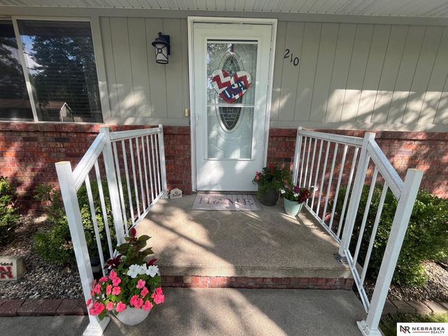 210 Bridger Road, Lincoln, NE 68521