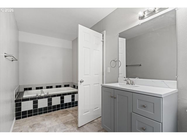 36440 ORR Cir, Sandy, OR 97055