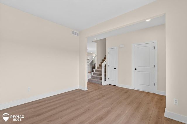 8100 Peninsula Circle, Grand Blanc, MI 48439