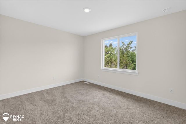 8100 Peninsula Circle, Grand Blanc, MI 48439