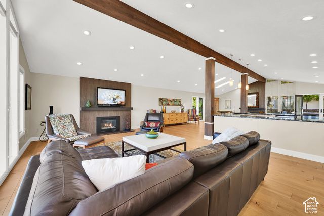 1095 S OAK HILLS WAY, Salt Lake City, UT 84108