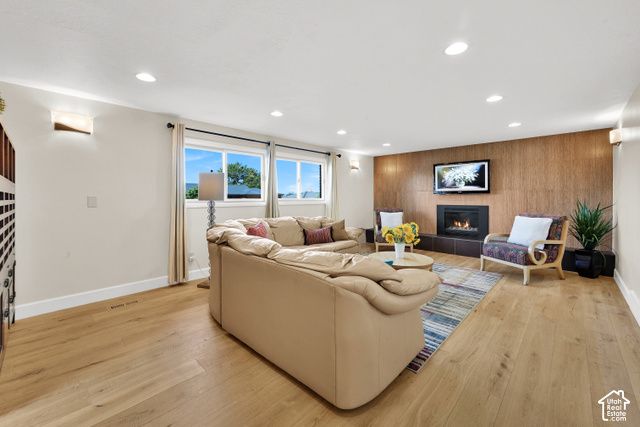 1095 S OAK HILLS WAY, Salt Lake City, UT 84108