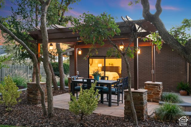 1095 S OAK HILLS WAY, Salt Lake City, UT 84108