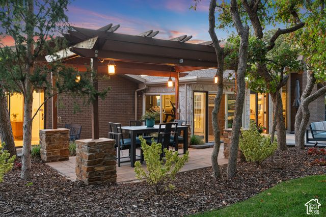 1095 S OAK HILLS WAY, Salt Lake City, UT 84108