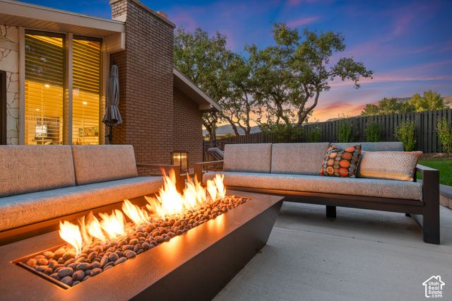 1095 S OAK HILLS WAY, Salt Lake City, UT 84108