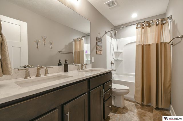 8726 S 82nd Street, Lincoln, NE 68516