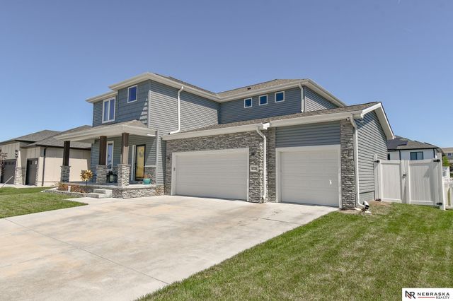 8726 S 82nd Street, Lincoln, NE 68516