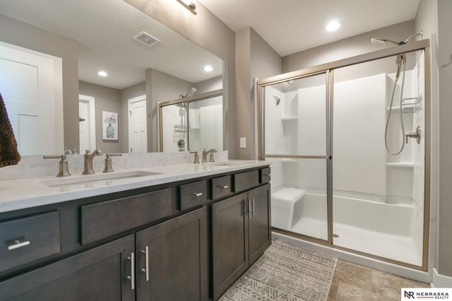 8726 S 82nd Street, Lincoln, NE 68516
