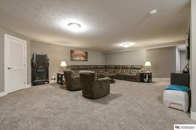 8726 S 82nd Street, Lincoln, NE 68516