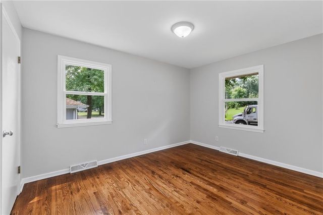 10300 E 72nd Street, Raytown, MO 64133