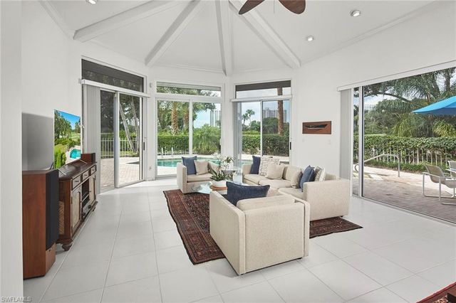 7025 Rue De Marquis 48, Naples, FL 34108