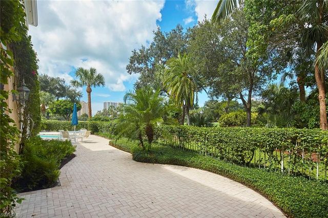 7025 Rue De Marquis 48, Naples, FL 34108
