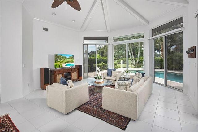 7025 Rue De Marquis 48, Naples, FL 34108