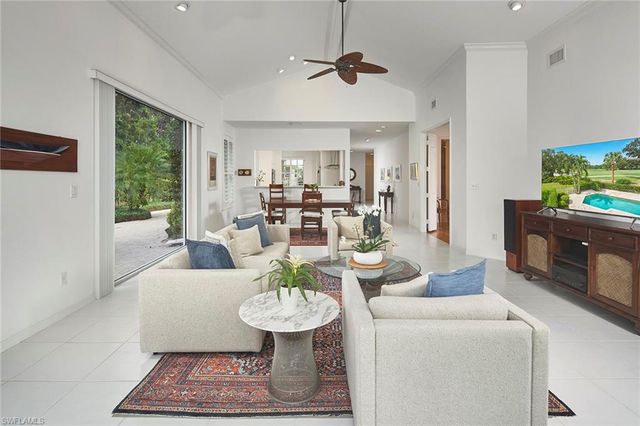 7025 Rue De Marquis 48, Naples, FL 34108