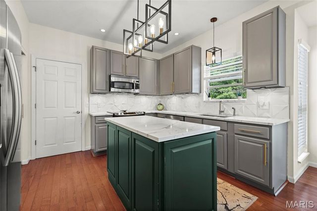 815 Kiefer Trails Drive, Ballwin, MO 63021