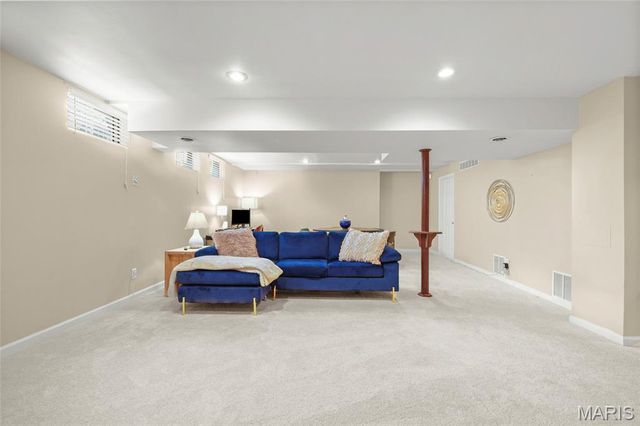 815 Kiefer Trails Drive, Ballwin, MO 63021