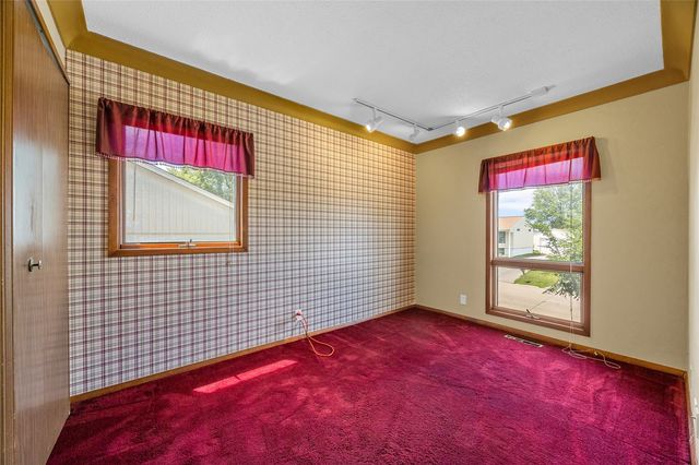 3401 Ardsley Lane SW, Cedar Rapids, IA 52404