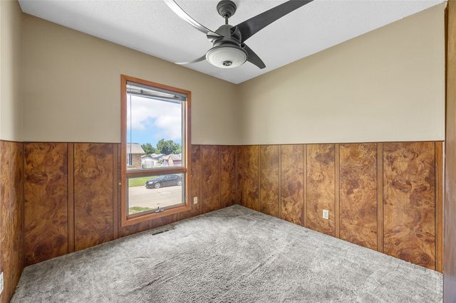 3401 Ardsley Lane SW, Cedar Rapids, IA 52404