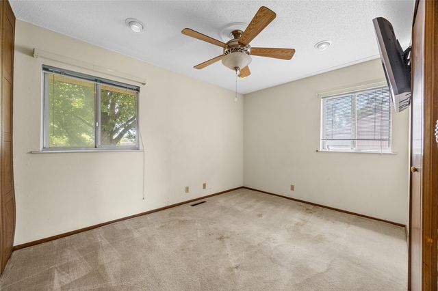3401 Ardsley Lane SW, Cedar Rapids, IA 52404