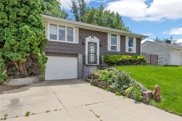 3401 Ardsley Lane SW, Cedar Rapids, IA 52404