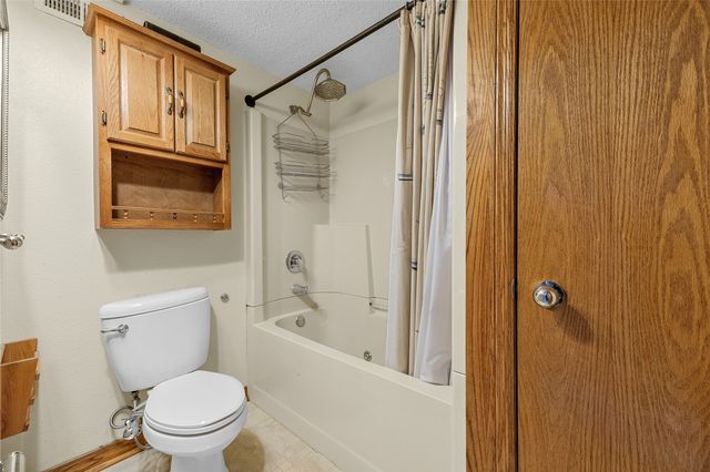 3401 Ardsley Lane SW, Cedar Rapids, IA 52404