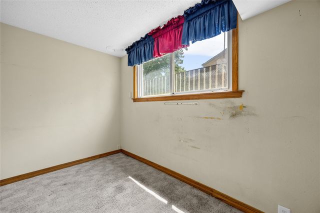 3401 Ardsley Lane SW, Cedar Rapids, IA 52404