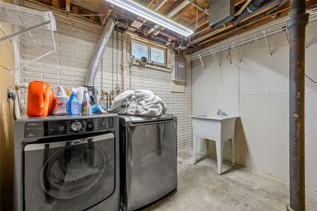 3401 Ardsley Lane SW, Cedar Rapids, IA 52404