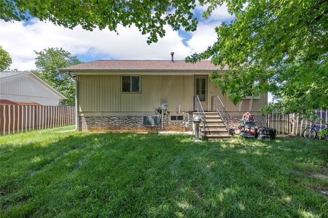 3401 Ardsley Lane SW, Cedar Rapids, IA 52404