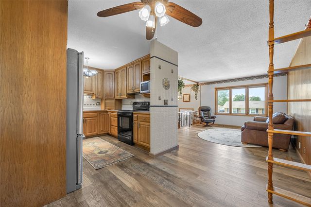3401 Ardsley Lane SW, Cedar Rapids, IA 52404