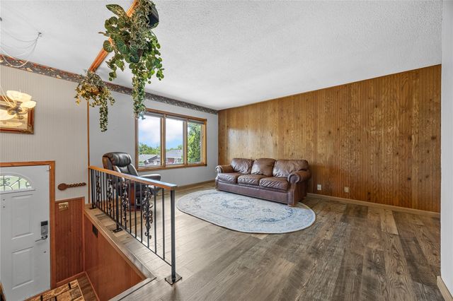 3401 Ardsley Lane SW, Cedar Rapids, IA 52404
