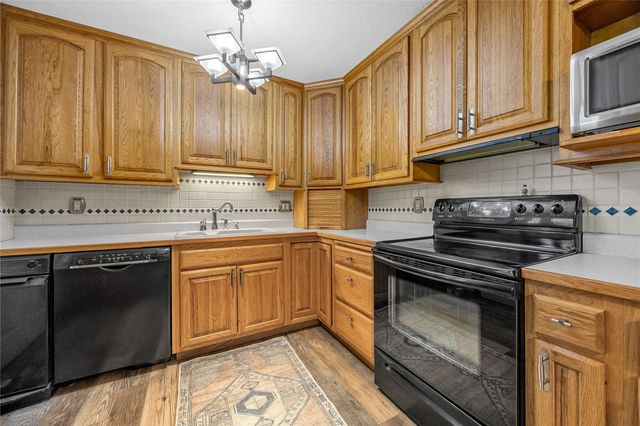 3401 Ardsley Lane SW, Cedar Rapids, IA 52404