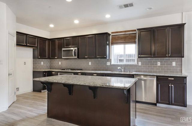 15001 Cotton Blossom Avenue, Bakersfield, CA 93314