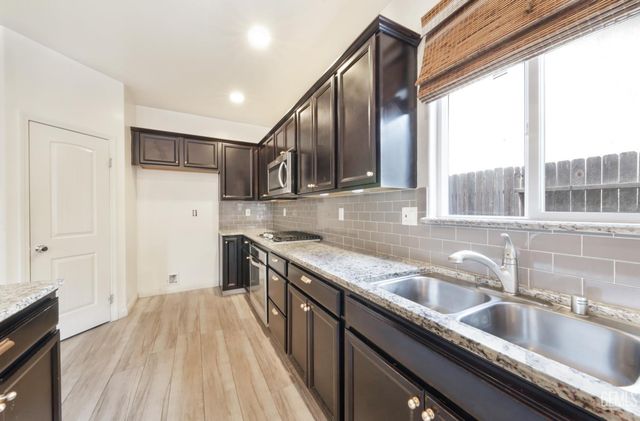 15001 Cotton Blossom Avenue, Bakersfield, CA 93314