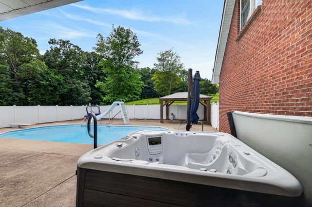 3989 Cadiz Rd, Bumpus Mills, TN 37028