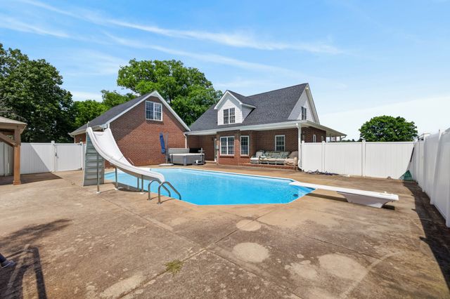 3989 Cadiz Rd, Bumpus Mills, TN 37028