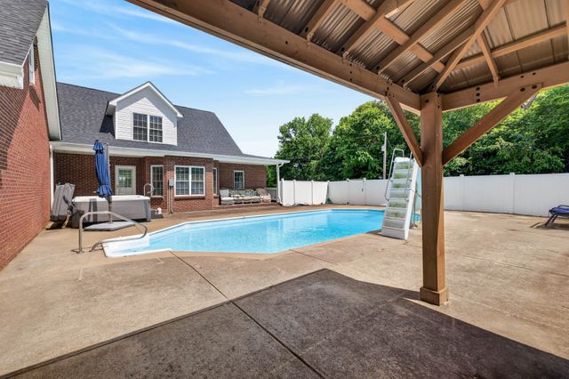 3989 Cadiz Rd, Bumpus Mills, TN 37028