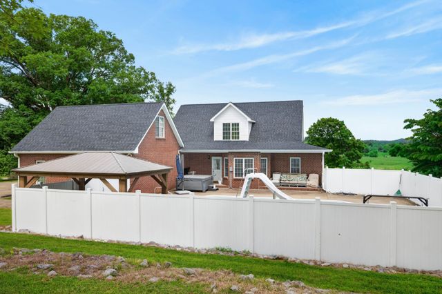 3989 Cadiz Rd, Bumpus Mills, TN 37028