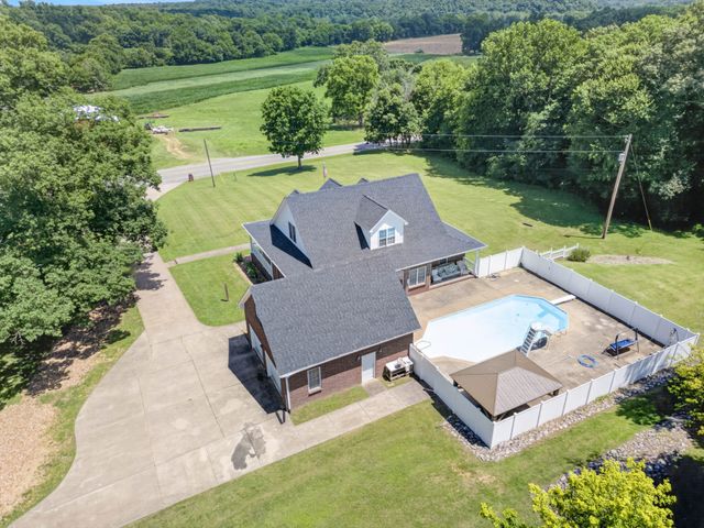 3989 Cadiz Rd, Bumpus Mills, TN 37028