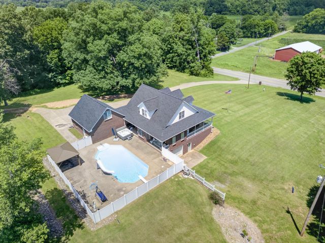 3989 Cadiz Rd, Bumpus Mills, TN 37028