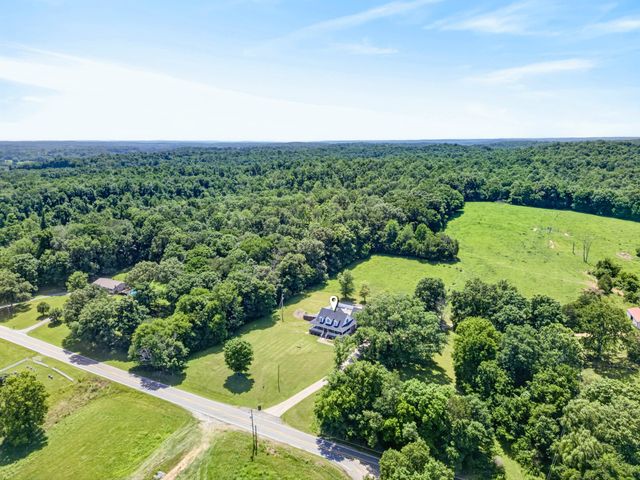 3989 Cadiz Rd, Bumpus Mills, TN 37028
