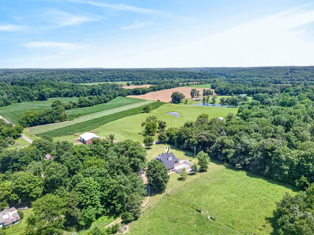 3989 Cadiz Rd, Bumpus Mills, TN 37028