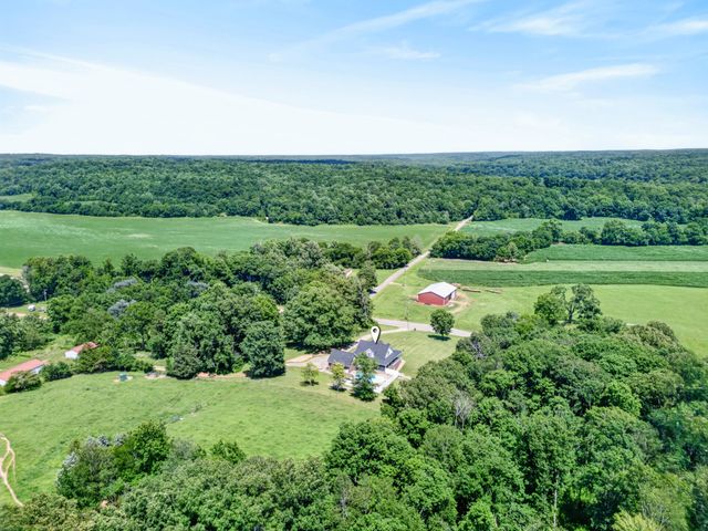 3989 Cadiz Rd, Bumpus Mills, TN 37028