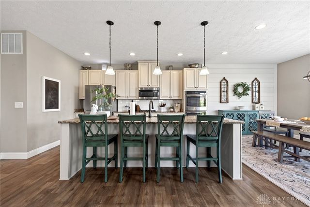 1706 Meadow Creek Court, Centerville, OH 45458