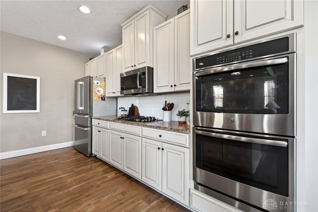 1706 Meadow Creek Court, Centerville, OH 45458