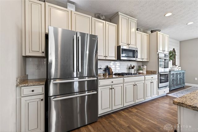 1706 Meadow Creek Court, Centerville, OH 45458