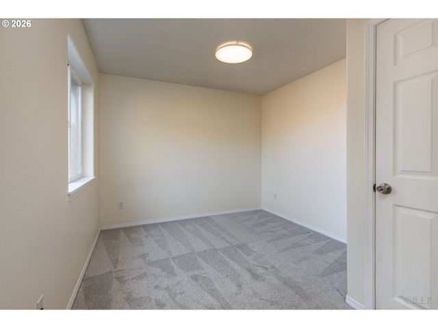 6621 N COLUMBIA Way, Portland, OR 97203